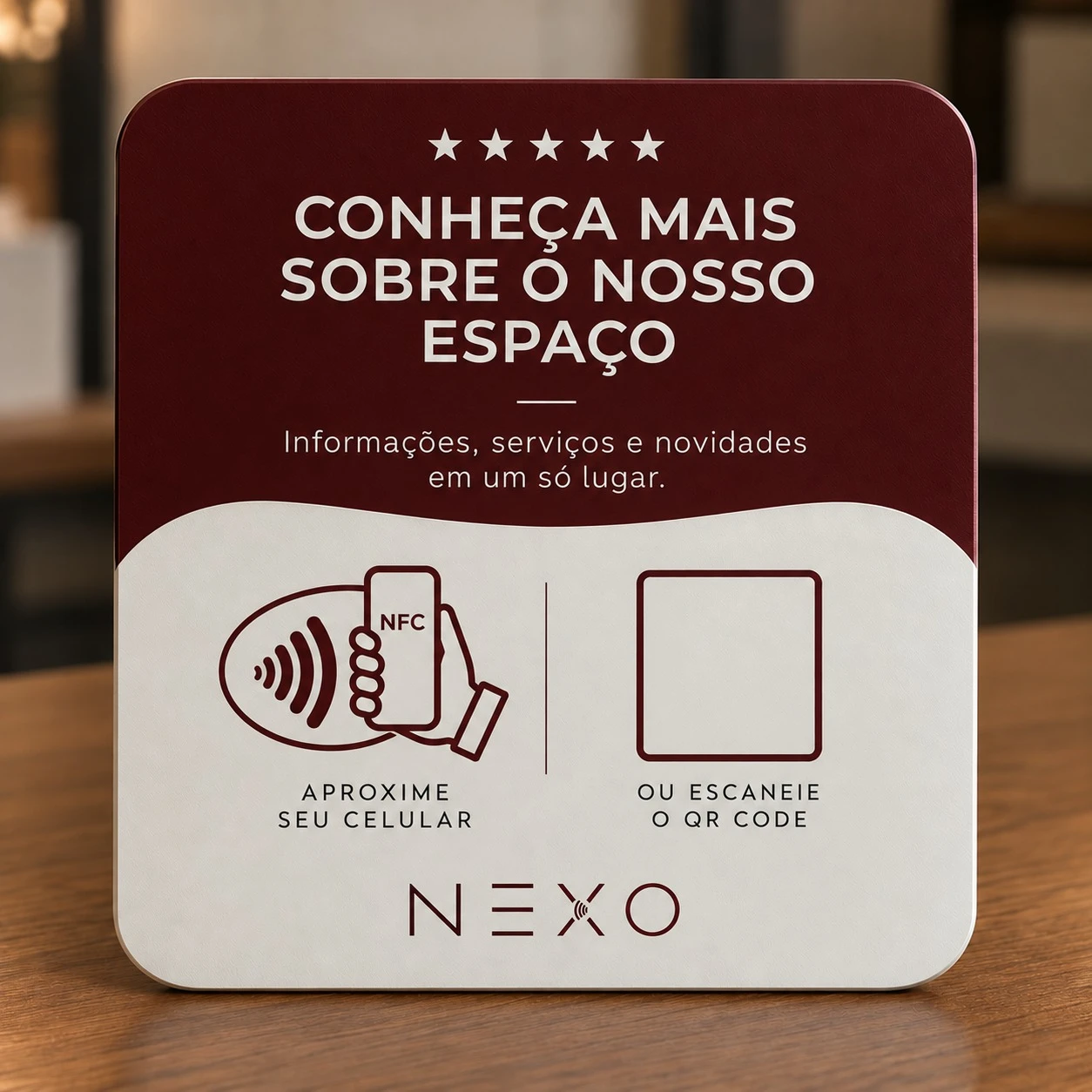 Placa Padrão NEXO em vinho e off-white, com textos, símbolo NFC, espaço para QR Code e logotipo original.